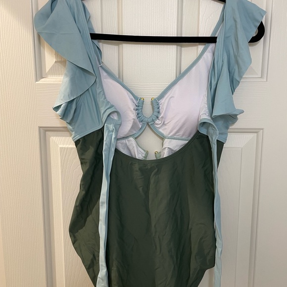 B2prity One Piece Cut Out Swimsuit Women’s US Size L Ruffle Tie Back Sexy NWT - Picture 3 of 7